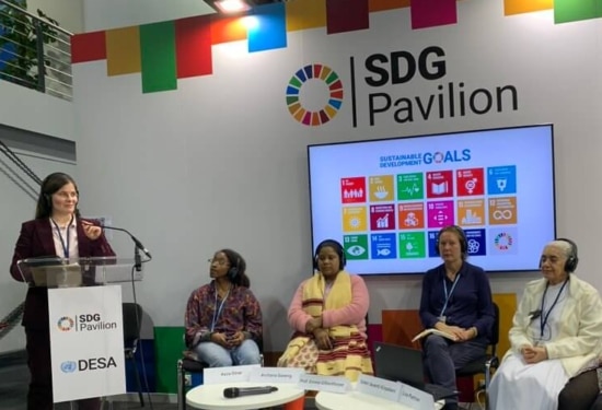 a women speaker presenting to an audience of women